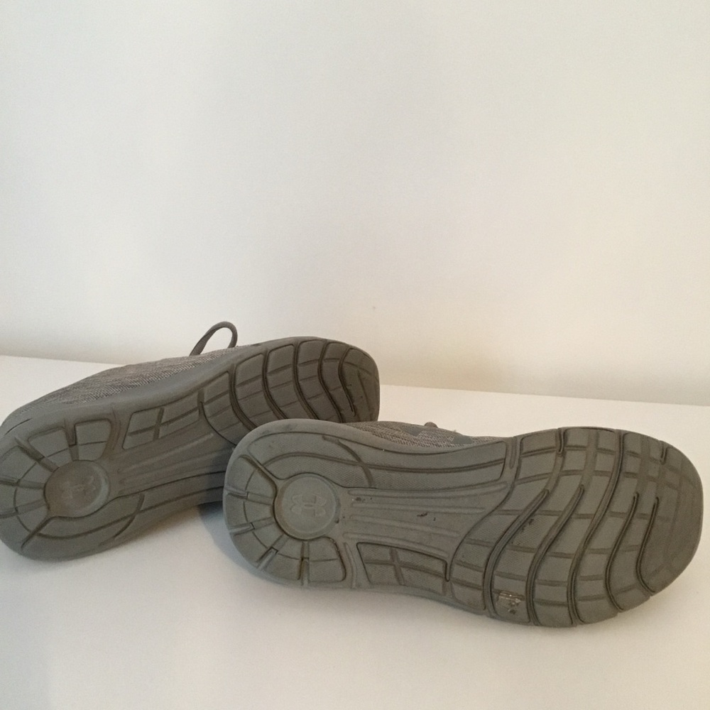 Under Armour Gray Athletic Shoes sneakers - Picture 8 of 8